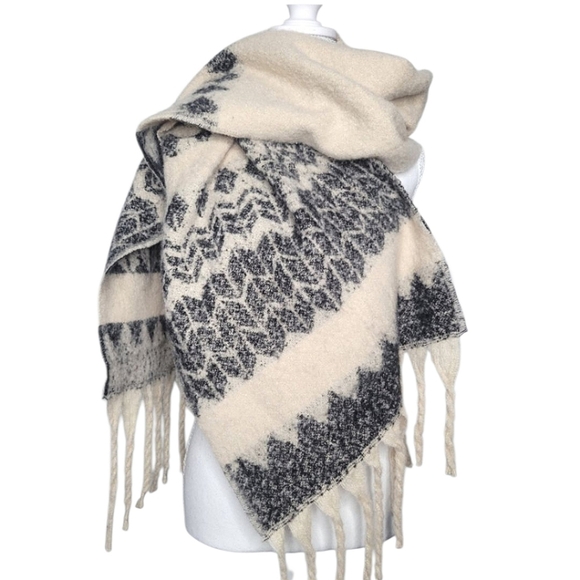 NWT Michael Stars Evereve Sleetstorm Fringe Blanket Scarf Oversized Ivory Black - Picture 1 of 11